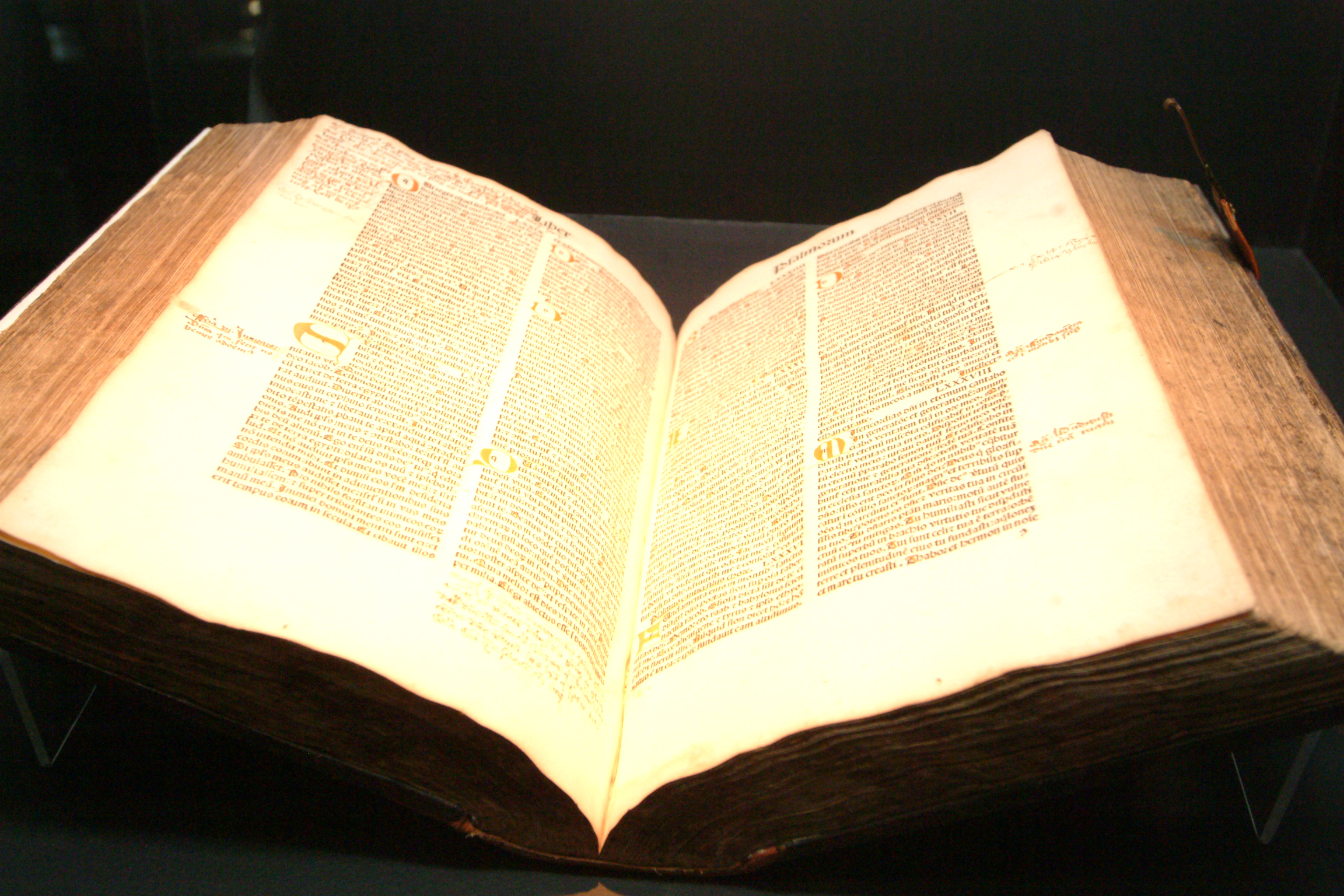 Bpiblia impressa em Noruegus, em 1493<a style='float:right;color:#ccc' href='https://www3.al.sp.gov.br/repositorio/noticia/hist/Biblia impressa em Nurembergue 1493.jpg' target=_blank><i class='bi bi-zoom-in'></i> Clique para ver a imagem </a>